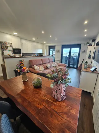 Mesa comedor madera acacia y patas de metal negro