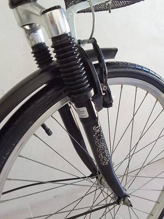 Bicicleta in alluminio da passeggio da 26" per donna con cesta