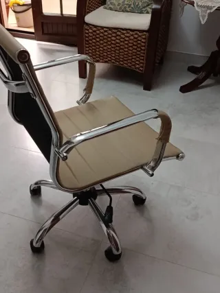 Silla de escritorio beige