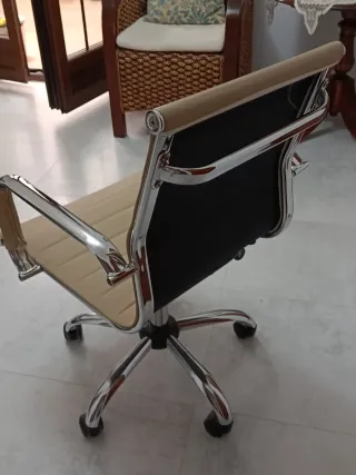 Silla de escritorio beige