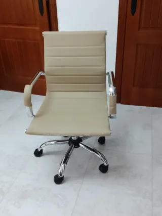 Silla de escritorio beige