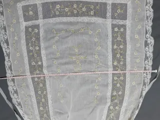 Manteleta y delantal fallera bordado