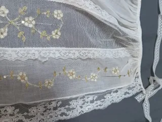 Manteleta y delantal fallera bordado