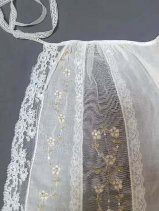 Manteleta y delantal fallera bordado