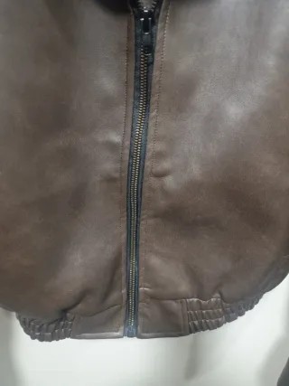 Cazadora efecto piel marrón chocolate Talla XS