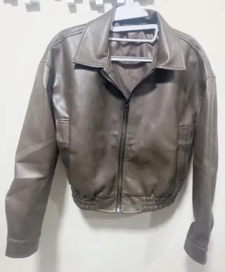 Cazadora efecto piel marrón chocolate Talla XS