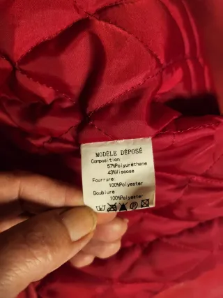 Cazadora roja estilo motero