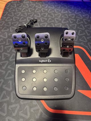 Volante Logitech G29 com Pedais