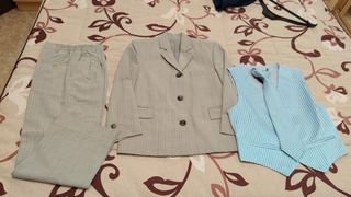 Traje de niño beige y azul Talla 6