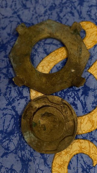 Cuatro Ceniceros de Bronce , precio por unidad.