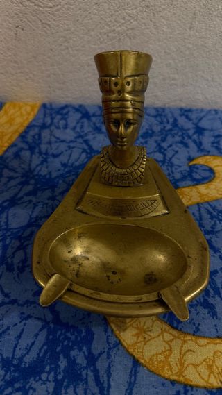 Cuatro Ceniceros de Bronce , precio por unidad.