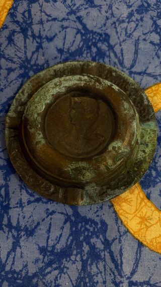 Cuatro Ceniceros de Bronce , precio por unidad.