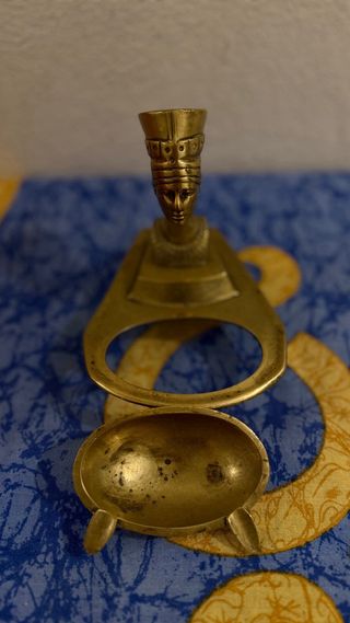 Cuatro Ceniceros de Bronce , precio por unidad.