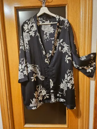 Kimono Couchel floral negro y blanco