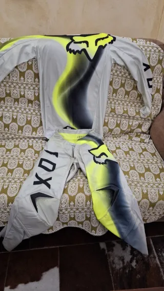 Conjunto Motocross FOX 180 Camiseta y Pantalón