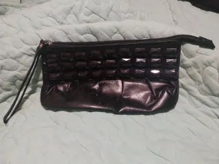 Bolso de fiesta negro con tachuelas