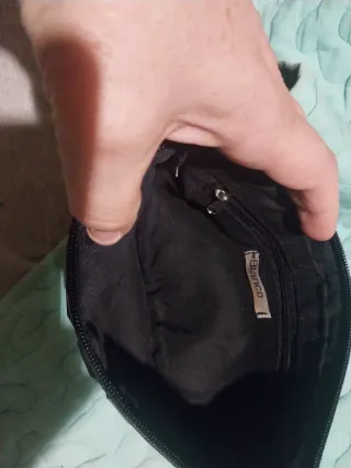 Bolso de fiesta negro con tachuelas