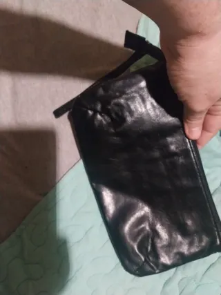 Bolso de fiesta negro con tachuelas