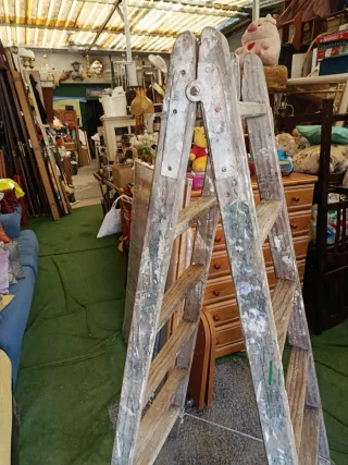 Escalera de madera antigua