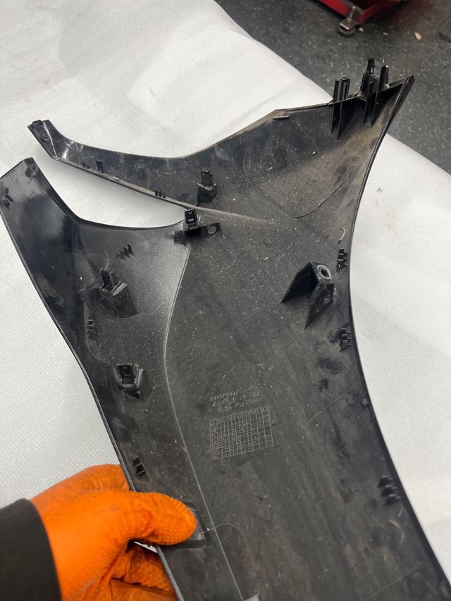 Tapa frontal izquierda Honda SH 300