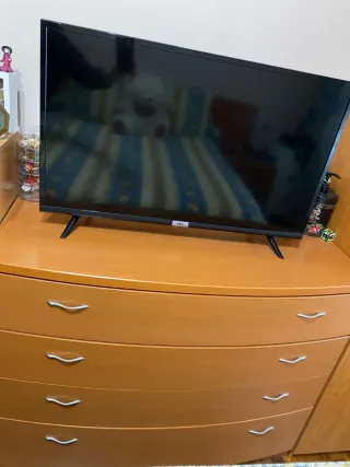 Cómoda de madera marrón