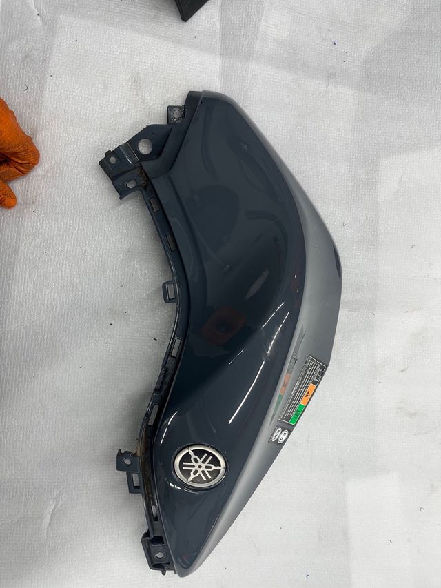Tapa depósito Yamaha MT 125 2020-2021 Derecha