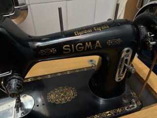Máquina de coser antigua SIGMA