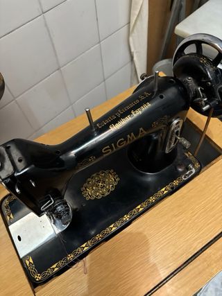 Máquina de coser antigua SIGMA