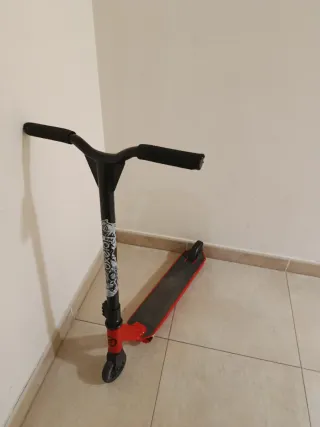 Patinete Freestyle Rojo y Negro. Oxelo decatlon