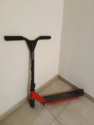 Patinete Freestyle Rojo y Negro. Oxelo decatlon