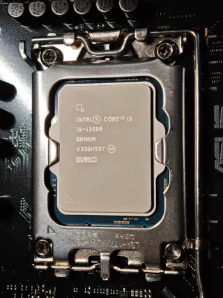 Placa ASUS TUF B760M-E D4 + Intel i5-13500