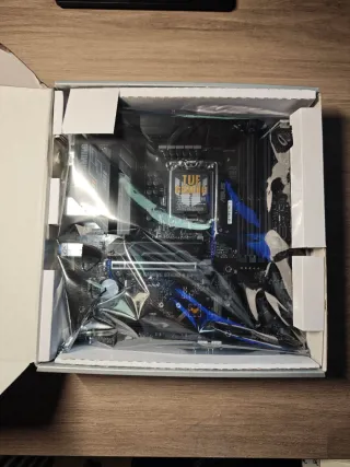 Placa ASUS TUF B760M-E D4 + Intel i5-13500