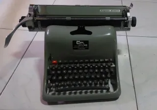 Máquina de escribir Hispano Olivetti