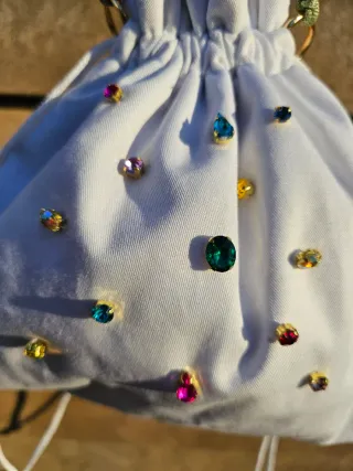 Pochette realizzata a mano con gemme