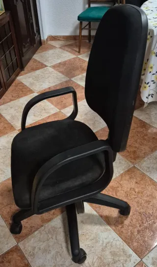 Silla oficina giratoria con ruedas sillón negra