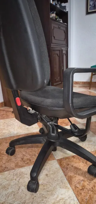 Silla oficina giratoria con ruedas sillón negra