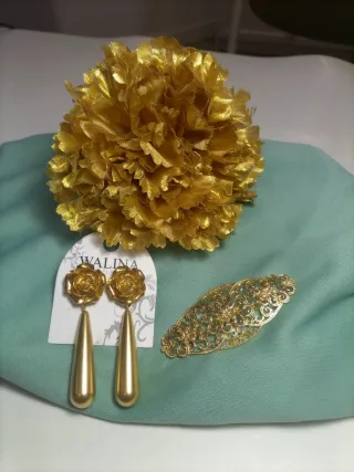 Flor, pendientes y broche Walina dorados