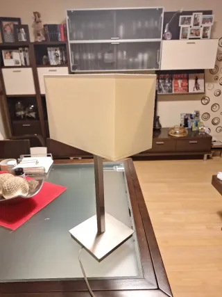 Lámpara de sobremesa moderna