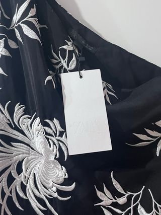 Top asimétrico Zara bordado flecos