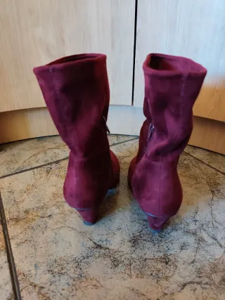 Botines burdeos de ante MARCA CORINA