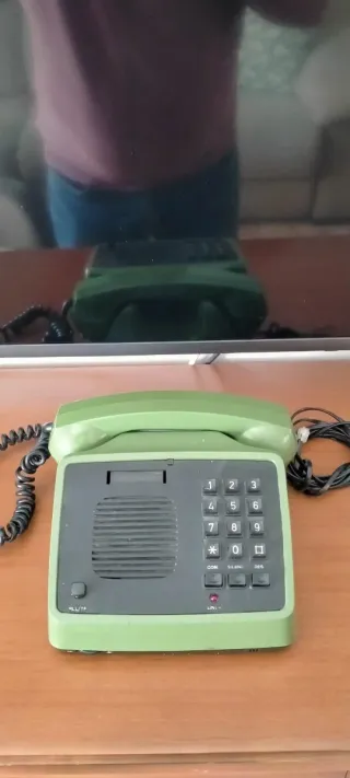 Teléfono Fijo Antiguo Verde