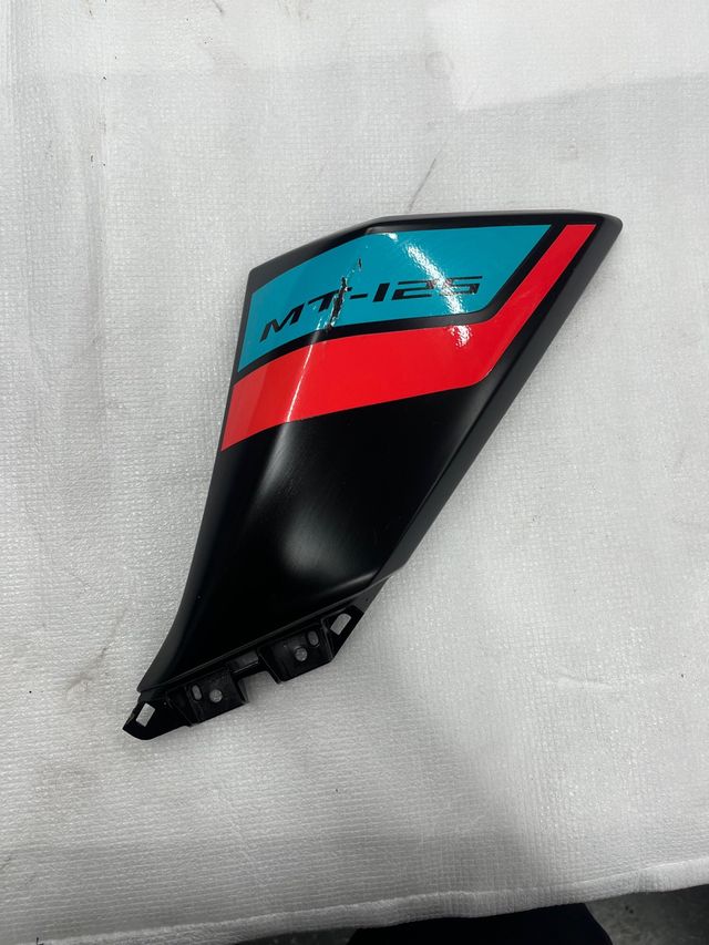 Protector Depósito Yamaha MT-125 Derecho