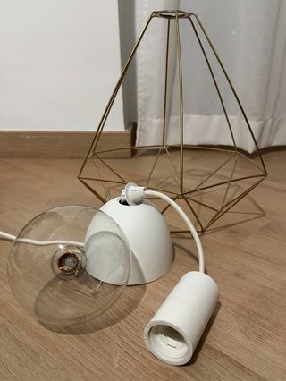 Lámpara colgante geométrica dorada Ikea