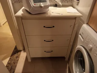 Cómoda blanca de madera Ikea