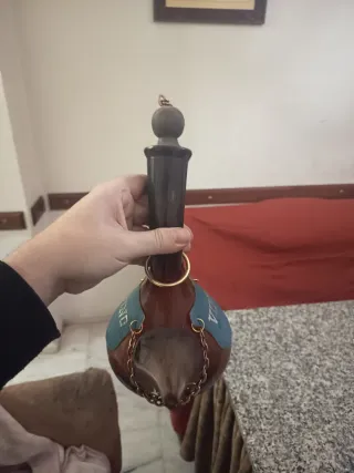 Botella de vino vintage con etiqueta