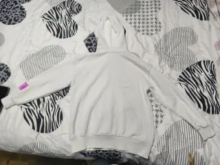 Sudadera graffiti blanca, talla 11-12.