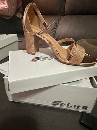 Sandalias doradas para salir nuevas