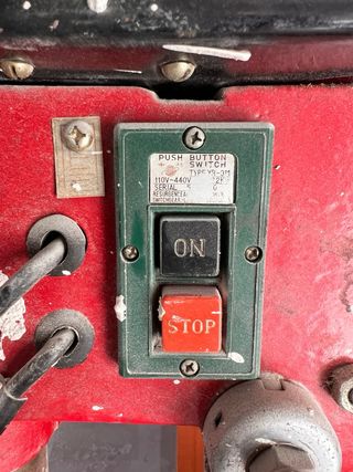 Taladro de columna rojo