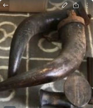 Antiguas cuernos de pólvora