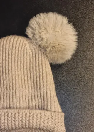 Berretto donna con pon pon beige
